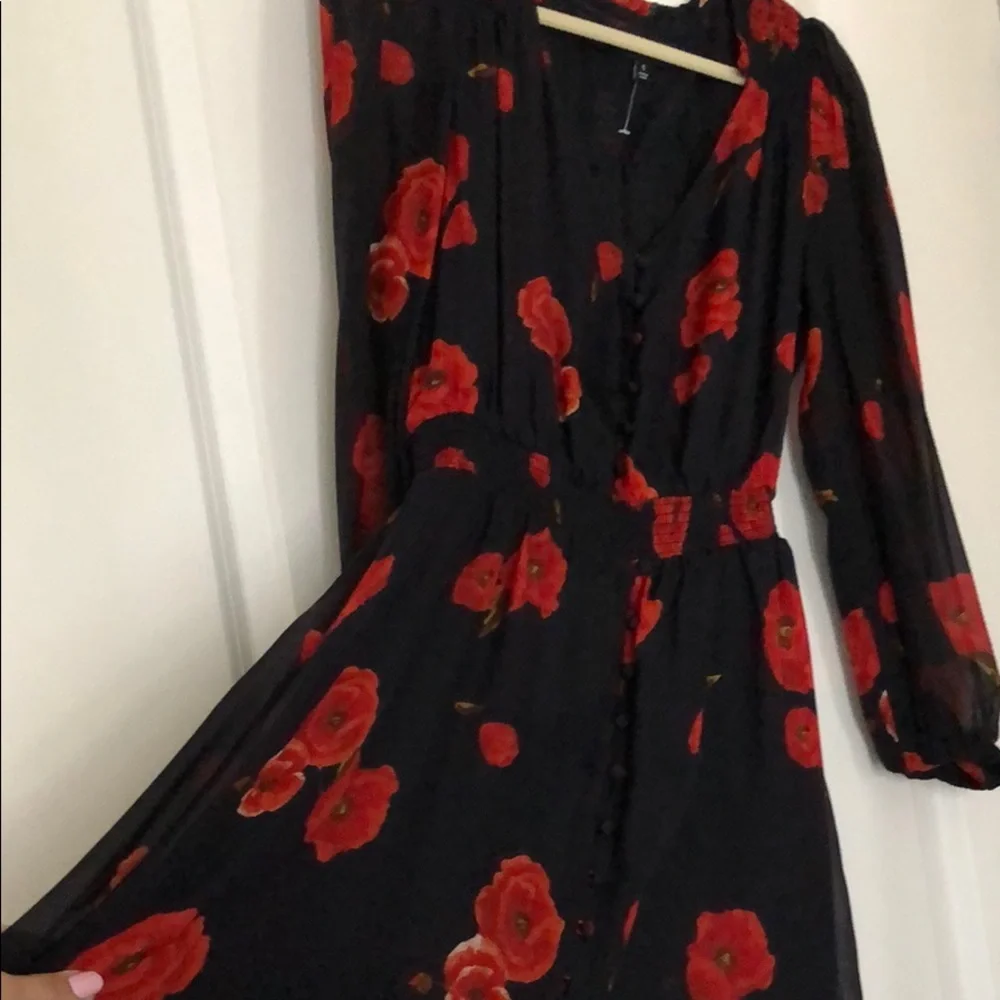 Intermix Kayla dress, size 6, super flirty short dress. - Picture 13 of 13
